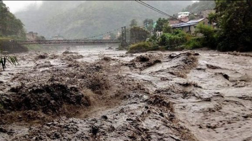 पहिरोमा पुरिएर सात जनाको मृत्यु