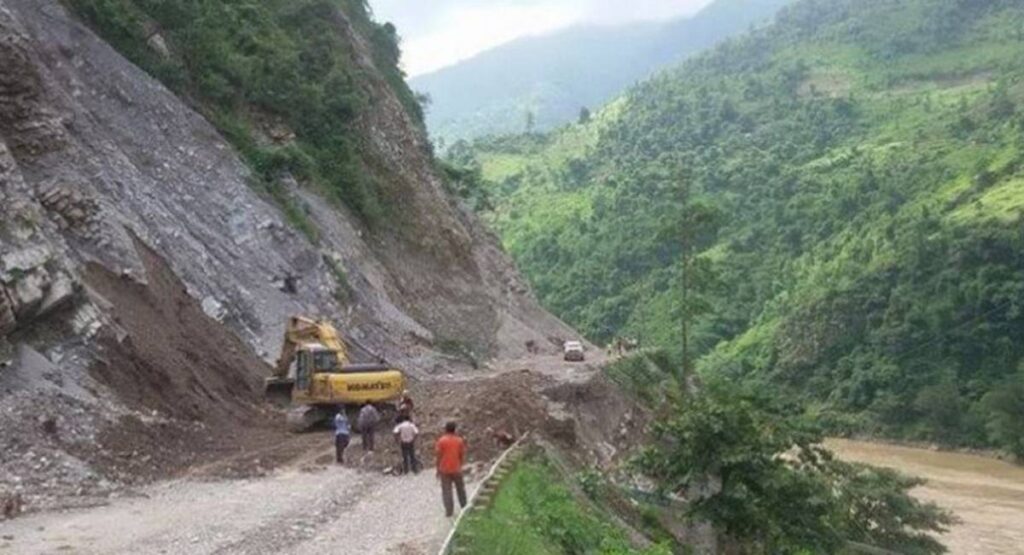 बेँसीसहर हुँदै हिमाली जिल्ला मनाङ जाने यात्रु समस्यामा