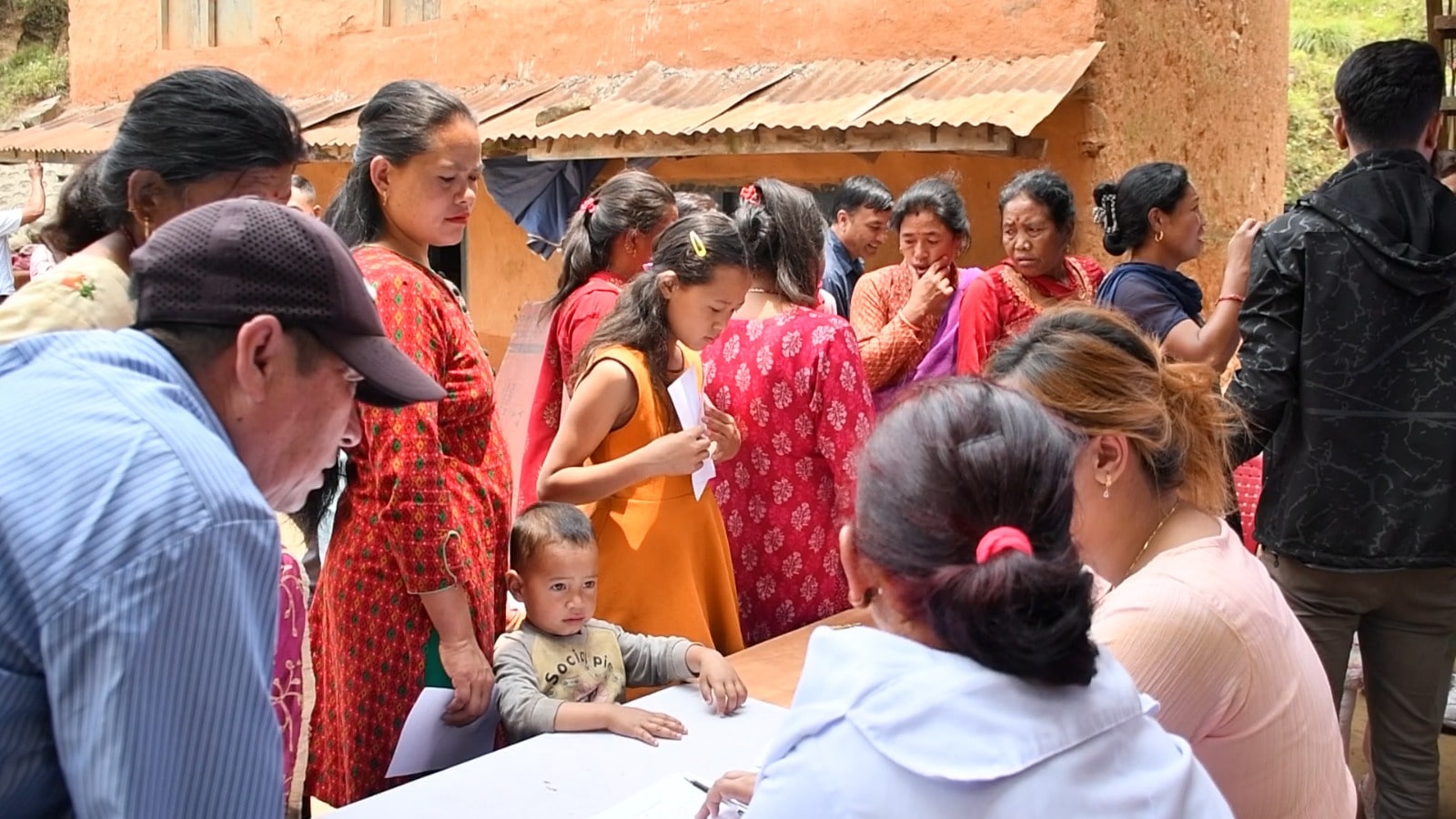 समुदायको मनमा बस्दै भक्तपुर अस्पतालः पाटीभञ्ज्याङ शिविरबाट १ सय ८१ जनामा ८ जनाको निःशुल्क शल्यक्रिया गर्ने