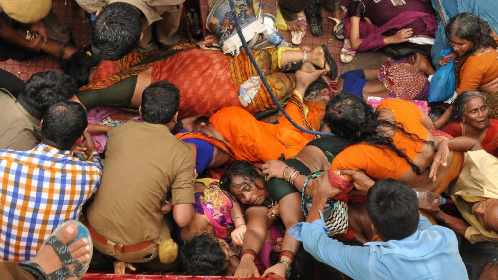 सत्संग समाप्त भएलगत्तै भागदौड मच्चिँदा भारतमा १ सय १६ जनाको मृत्यु