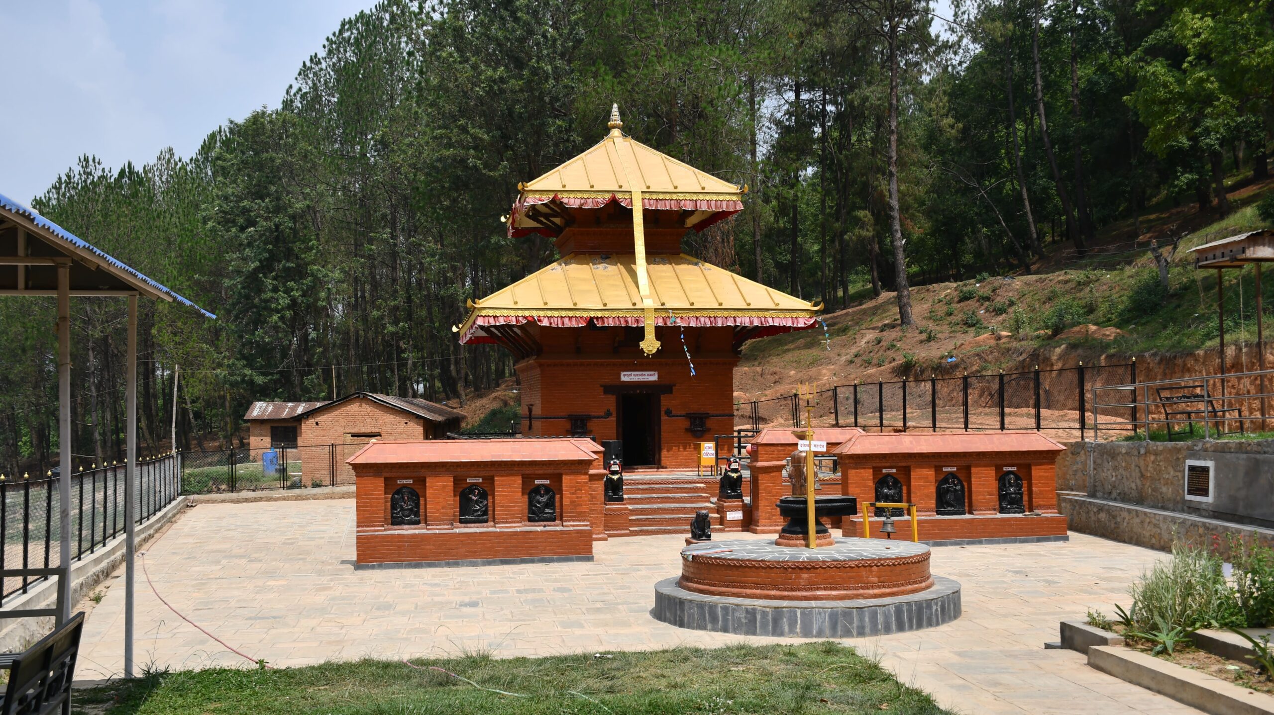 सूर्यविनायक वडा नं ७ गुन्डूमा मनले चिताएको पुरा गर्ने लिखानारायण र पलाञ्चोक भगवती image