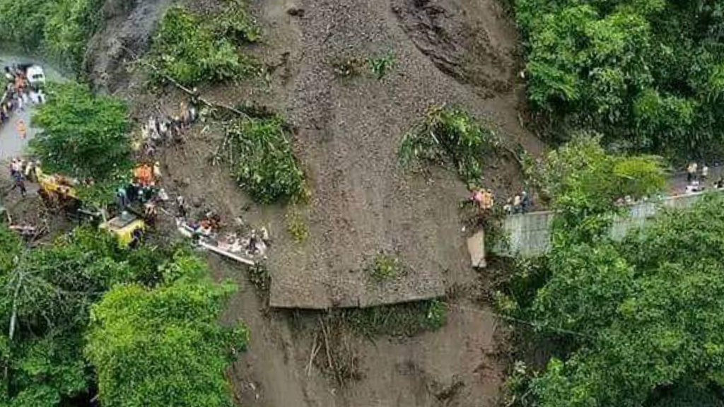 बेपत्ता यात्रुहरूको खोजी गर्न सबै निकायलाई प्रधानमन्त्रीको निर्देशन, दुईवटा बसका ६५ यात्रु त्रिशूली नदीमा बेपत्ता image