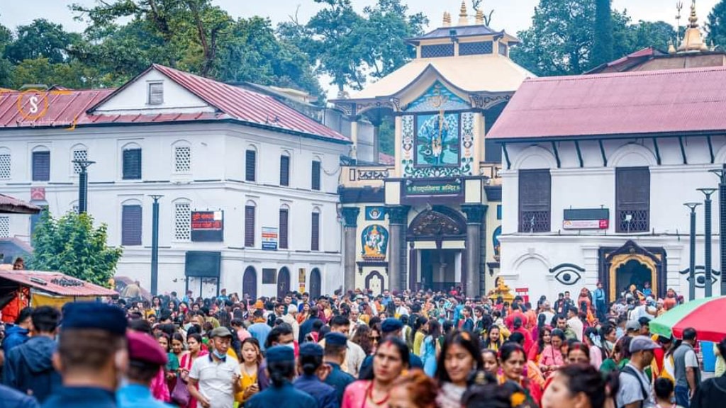 पशुपतिनाथ, डोलेश्वर र आशापुरेश्वर लगायत देशभरका शिवालयमा भक्तजनको घुइँचो