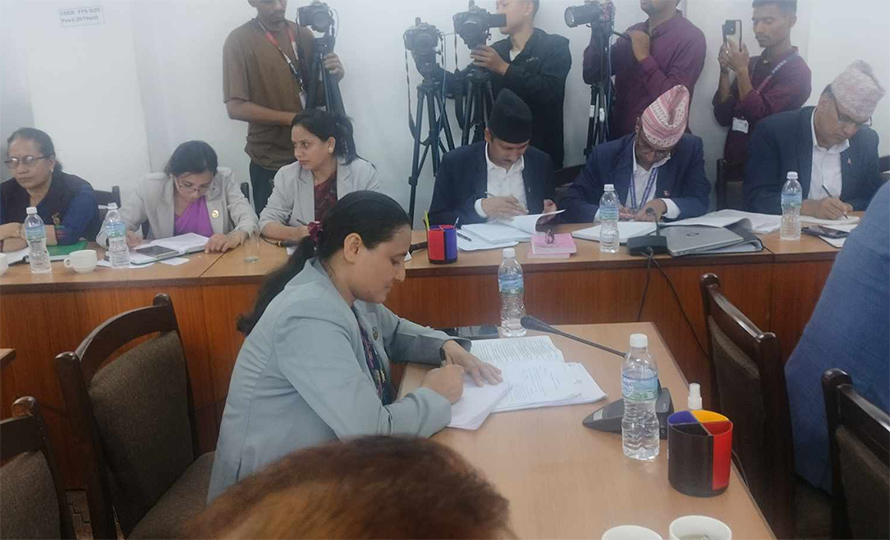शिक्षकलाई मासिक दुई हजार खाजा भत्ता दिन एमालेको प्रस्ताव