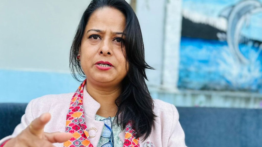 रञ्जिता श्रेष्ठ कुरुद्ध, टीकापुरमा बसेर गरेको निर्णय नमान्ने चेतावनी image