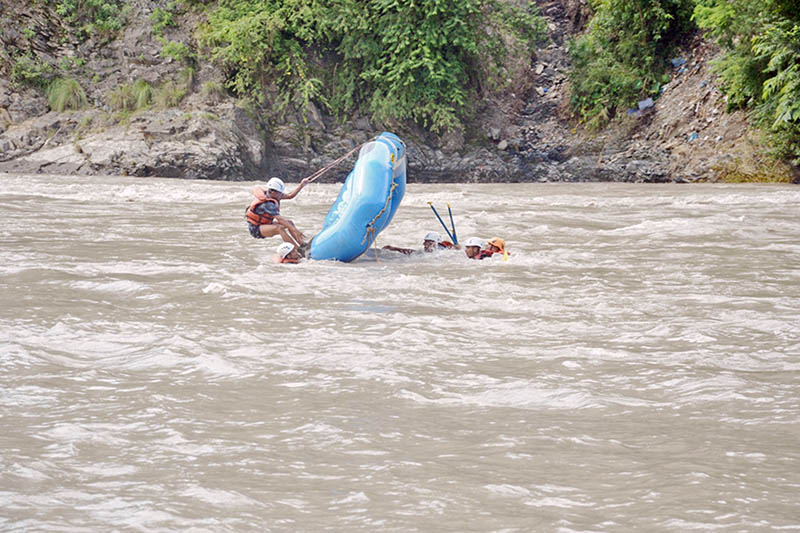 नेपालमा गोताखोरको संख्या ११० पुग्यो