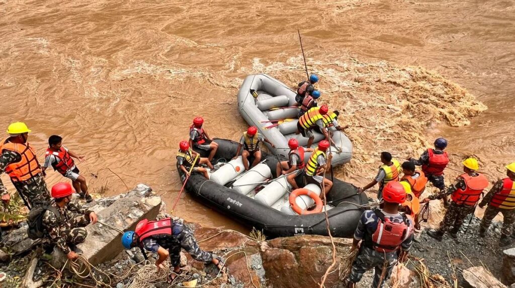 सिमलतालमा बेपत्ता यात्रु खोज्न भारतीय टोली नेपाल आइपुग्यो