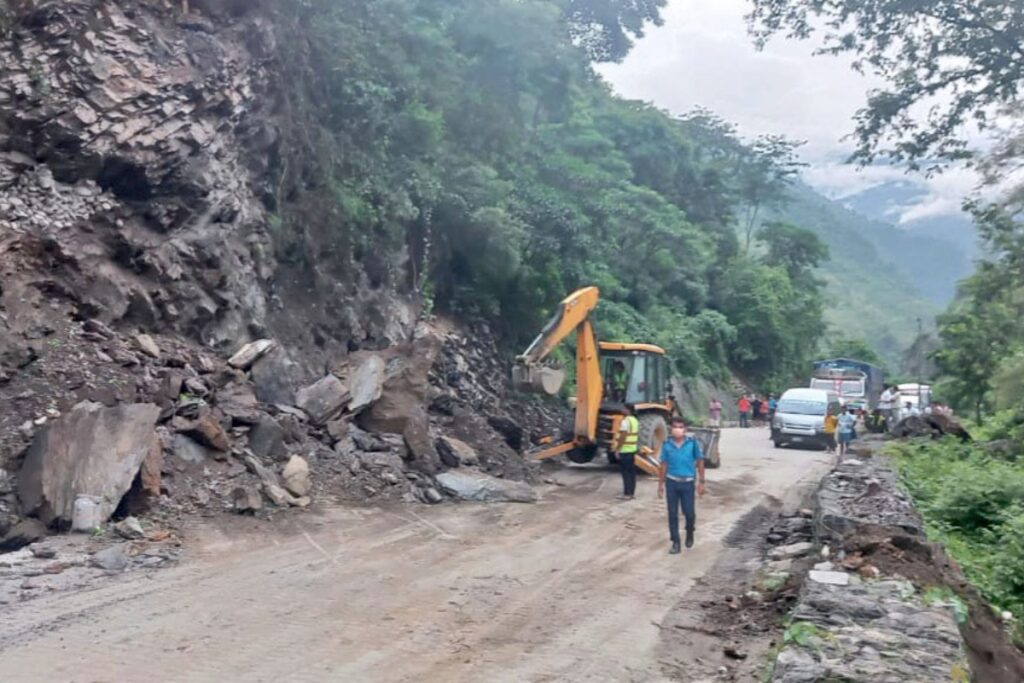 पृथ्वी राजमार्गमा वर्षायामभरि सडक स्तरोन्नतिका काम बन्द हुने