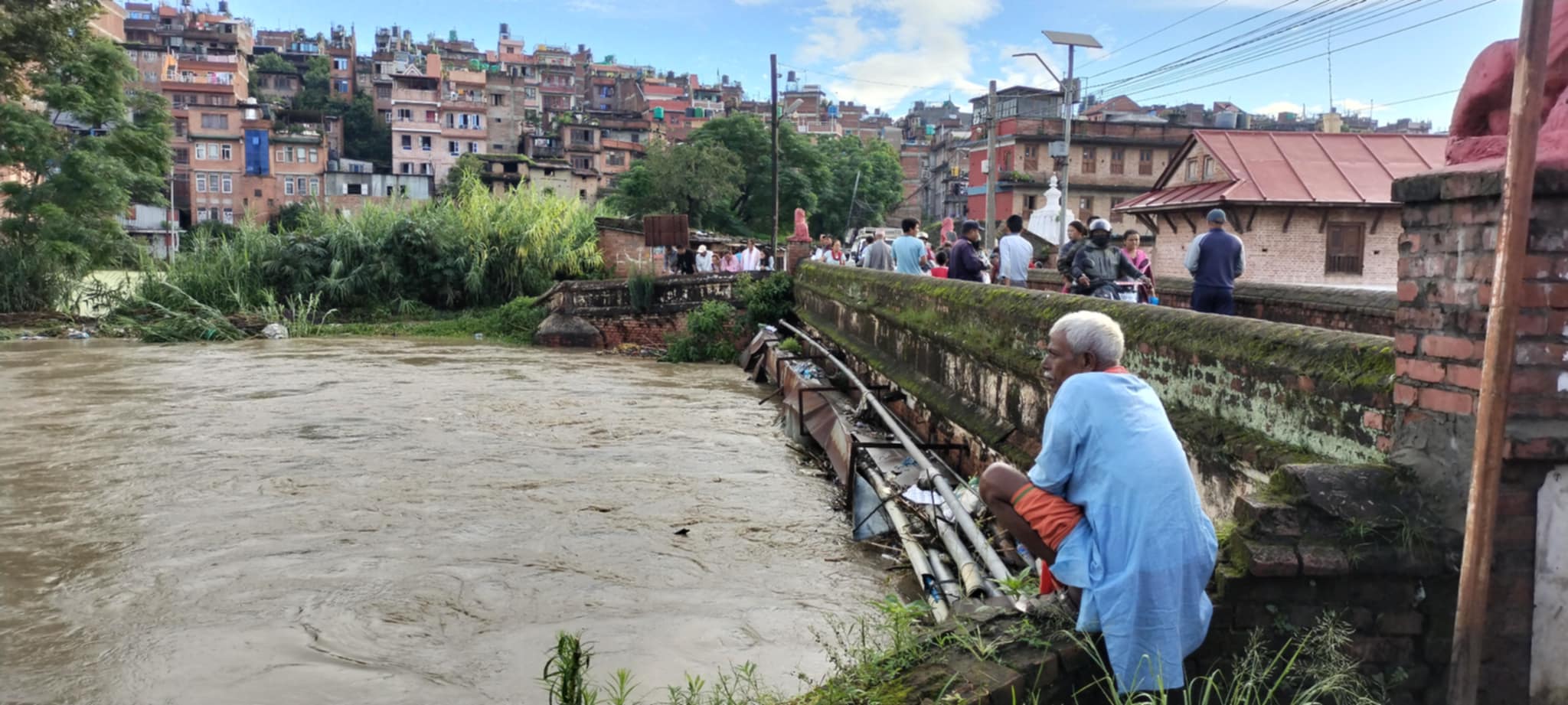 हनुमन्ते, मनोहरा र महादेव खोला भक्तपुरको बस्तीमा पस्यो, २८ जनाको उद्धार image