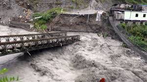 पहिरो र बाढीले नेपाल–चीन सीमामा फसे १३० यात्रु