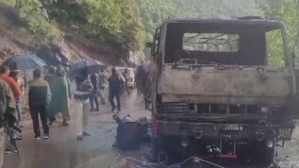 पाँच दिनको अवधिमा दोस्रो पटक सैनिक गाडीमा आक्रमण, जम्मु कश्मीरमा ५ जवानको मृत्यु