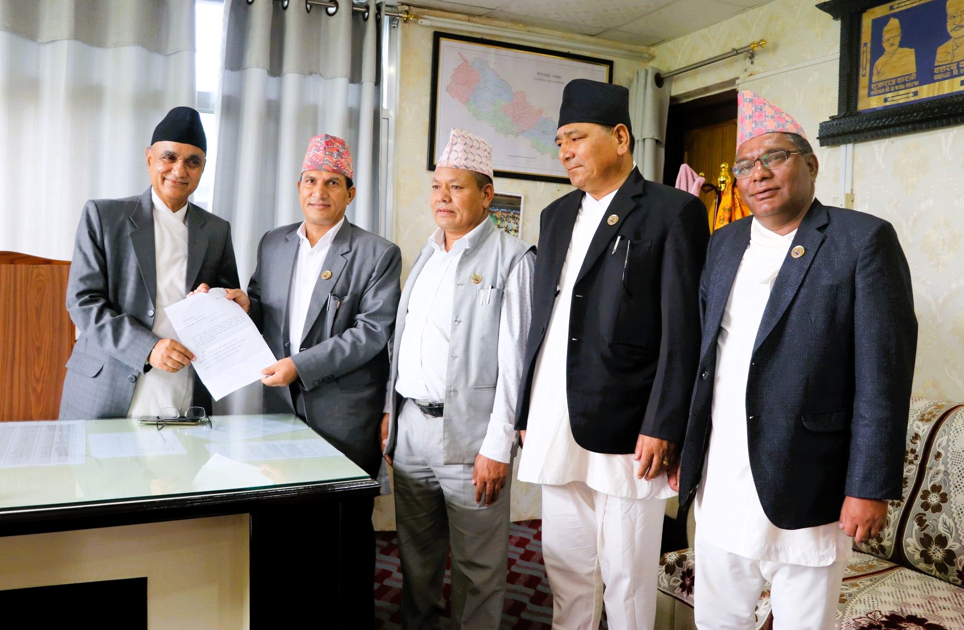 माओवादी मन्त्रीले दिए राजीनामा image