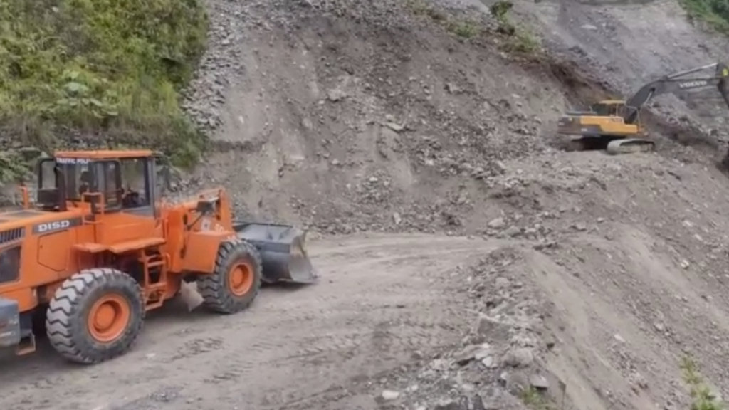 १५ दिनसम्म नौबिसे–मलेखु सडक रातमा पाँच घण्टा बन्द हुने, पुलको संरचनामा काम गर्न सडक बन्द