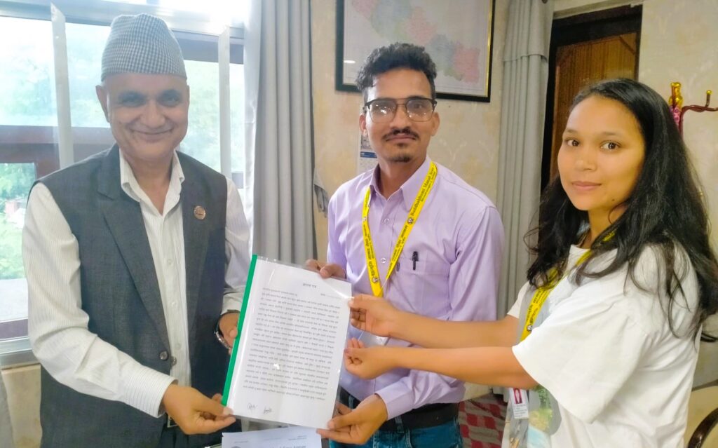 मुख्यमन्त्री कँडेललाई बुद्ध भुमि मानव सेवा आश्रमको ज्ञापन पत्र