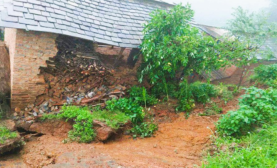 बागलुङ पहिरो अपडेटः थप एकजनाको शव फेला, दुई अझै बेपत्ता