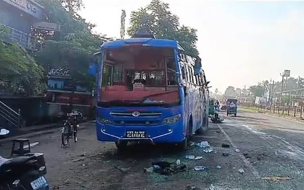 नेपाली तीर्थयात्री बोकेको बस भारतमा दुर्घटना image