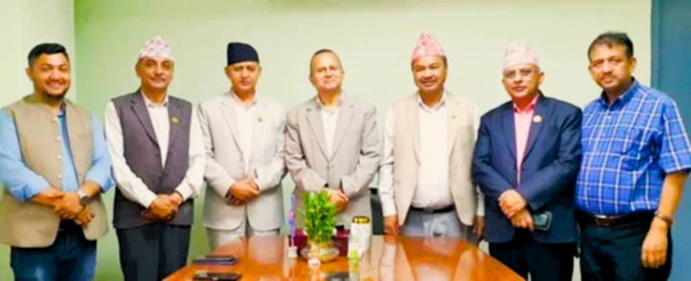 किचलो मिलाउन नसक्दा लुम्बिनीका सबै मन्त्री लिएर मुख्यमन्त्री नेताको दैलोमा