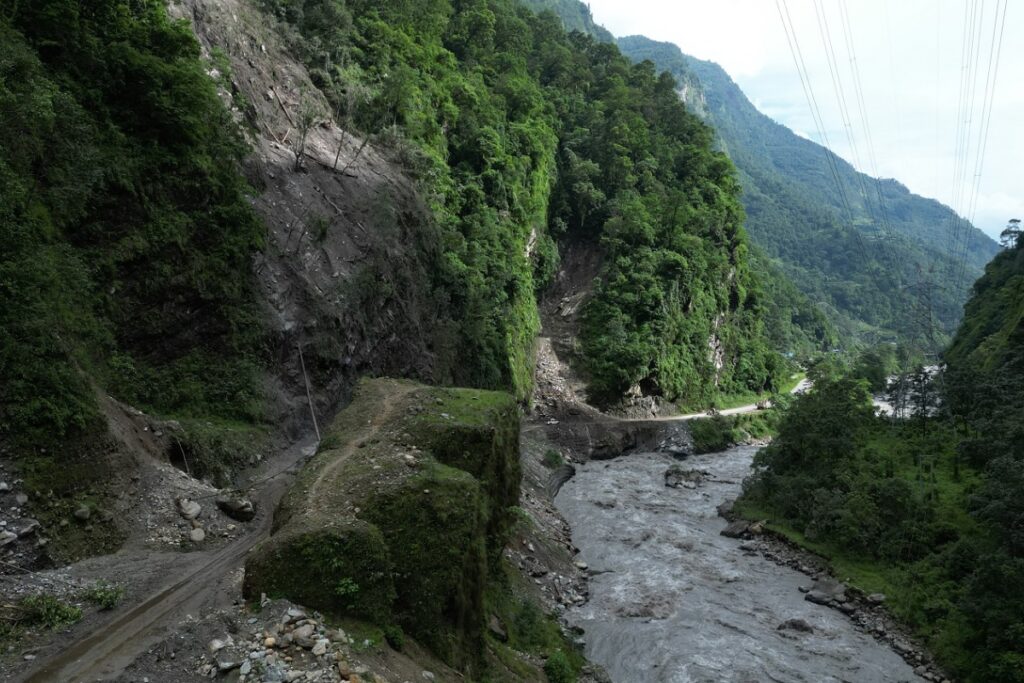 कालीगण्डकी करिडोरः महभिरको पहिरोले दुर्घटनाको जोखिम