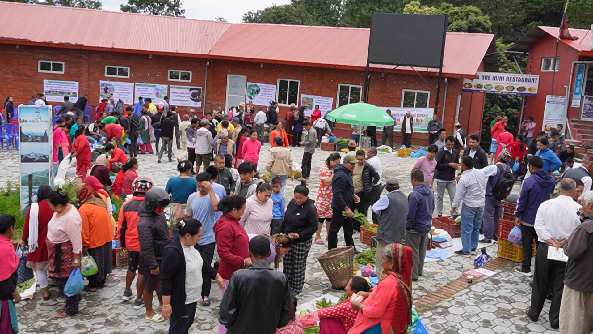 नगरकाेट शुक्रबारे हाट बजारकाे प्रथम वार्षिकोत्सब सम्पन्न, किसान र होटल व्यवसायीलाई आस्क नेपालले गर्‍यो सम्मान् image