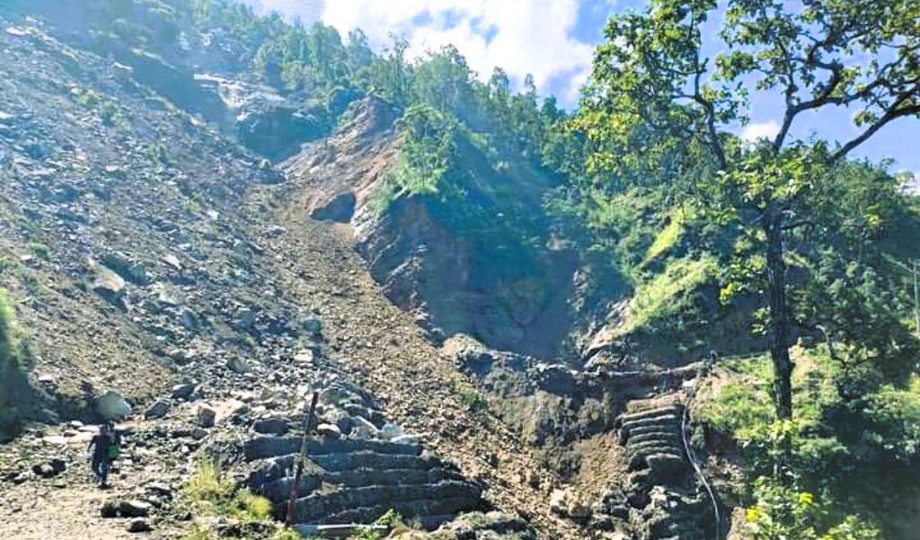 राजमार्ग फेरि अवरुद्ध