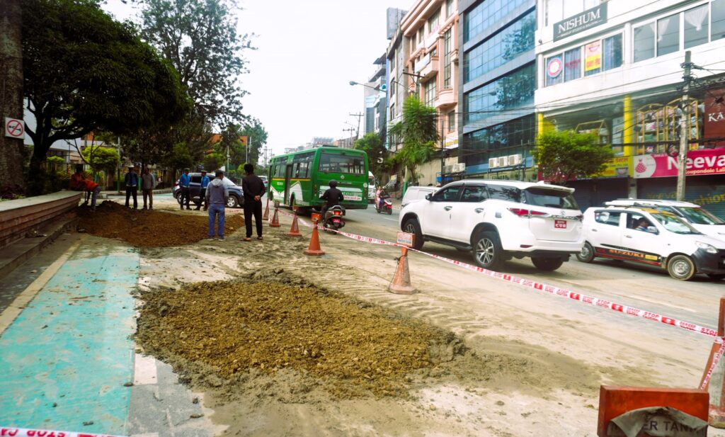 कुपण्डोलको सडक मर्मतपछि सवारी सञ्चालन