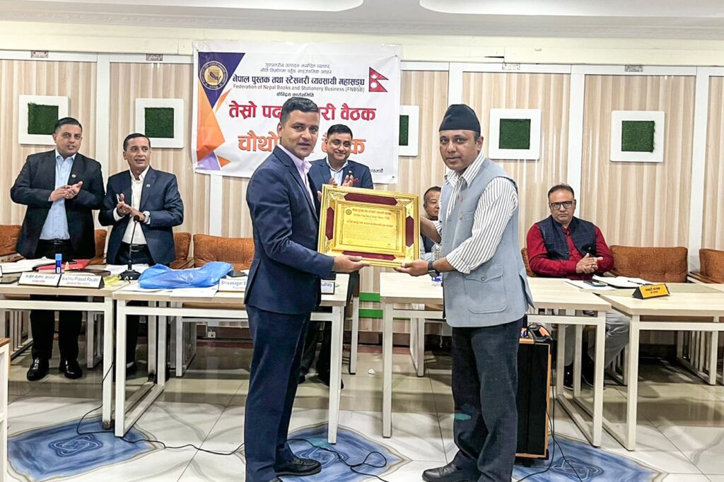 लेखक तथा फोटोग्राफर थापा संचार बिज्ञमा नियुक्त