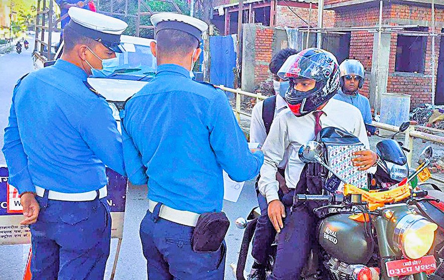 चार्डपर्वमाट्राफिकलाई ‘चिट’को चटारो image