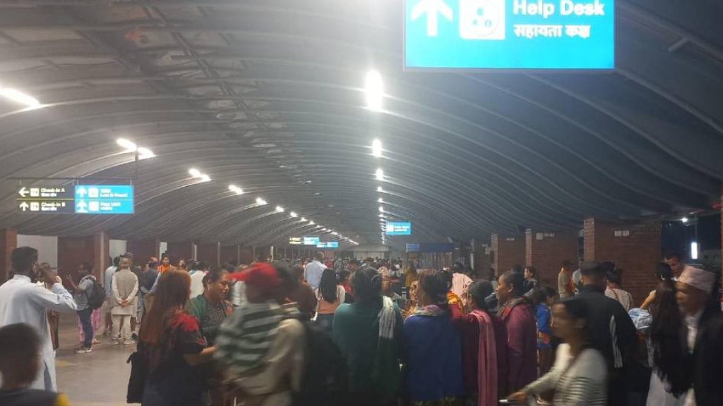 दशैँमा देश छाड्नेको दुःखेसोः ‘कम्पनीको साहूले बरू जागिर छाड्न सक्छौ बिदा थप्न मिल्दैन भन्यो’