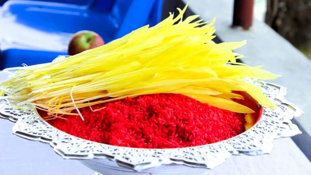 आज पनि आशीर्वाद स्वरुप टीका र जमरा लगाइँदै