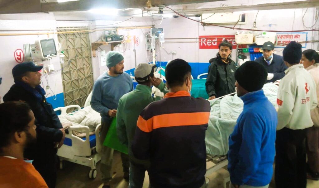खसरेखान बस दुर्घटनाका मृतक ४ जनाको पहिचान खुल्यो, १२ जना घाइते