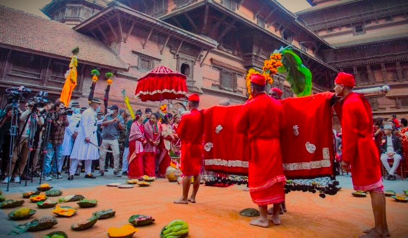 भक्तपुरमा हिजै घरघरमा फूलपाती भित्र्याइयो, नवमीका दिन तलेजुमा ५४ बोका, ३२ राँगोकाे बली दिने image