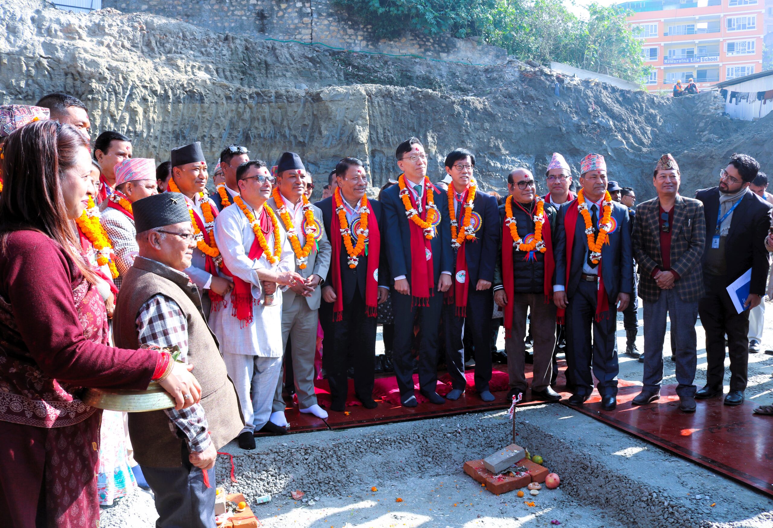 नेपाल कोरिया मैत्री नगरपालिका अस्पतालको नयाँ सुविधासम्पन्न भवन शिलान्यास image