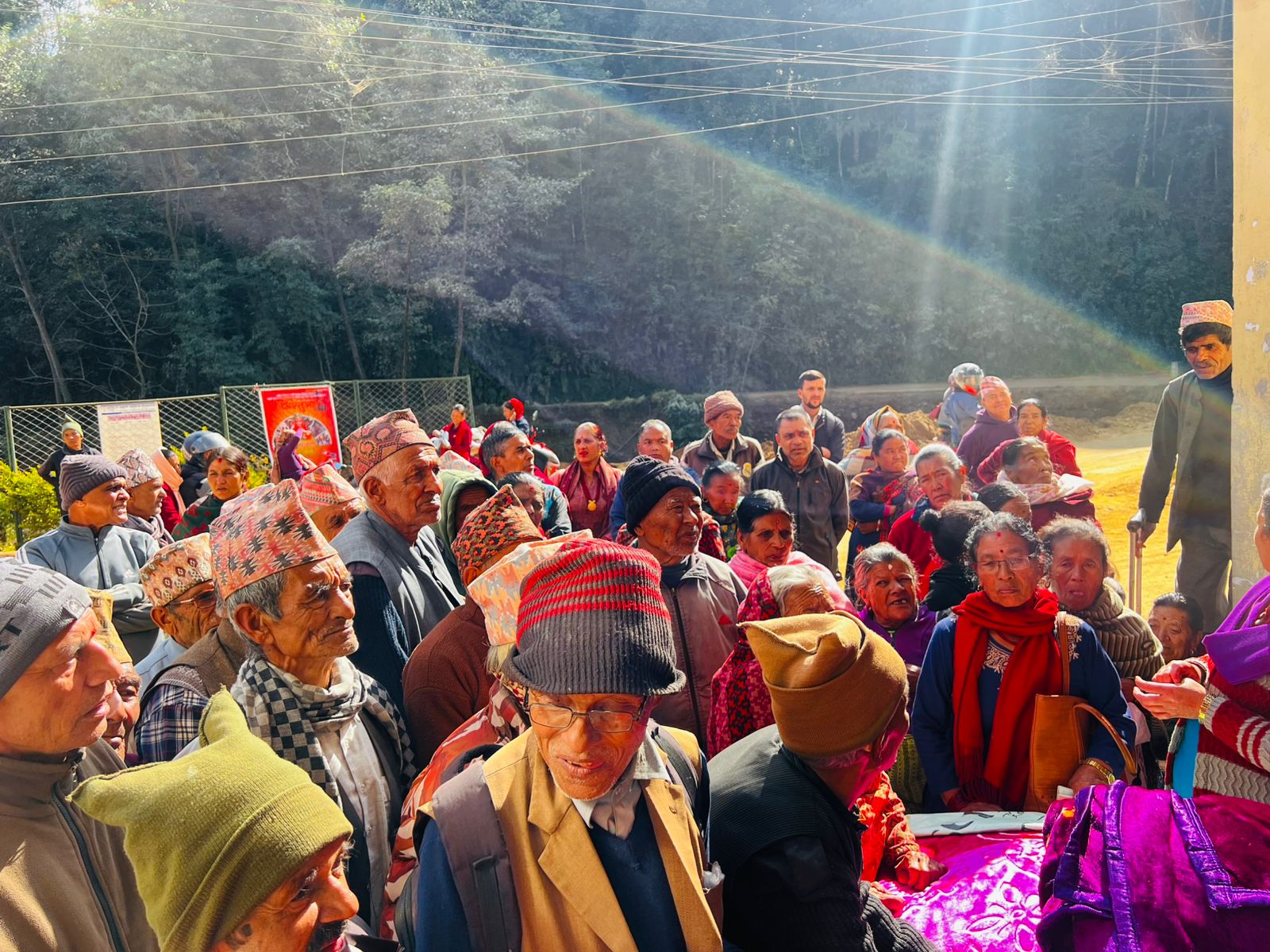 काभ्रेको पनौती नगरपालिका वडा नं १ मा दुई सय ३३ परिवारलाई कम्बल वितरण