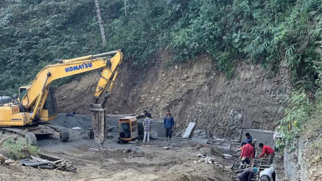 एक्काइस वर्षपछि बागलुङमा वैकल्पिक सडक स्तरोन्नति हुँदै