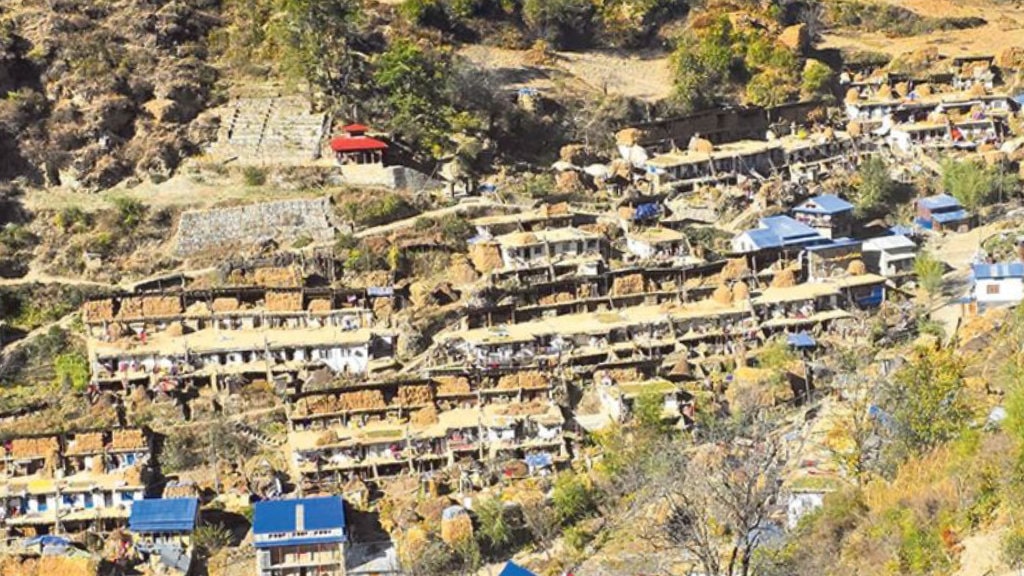 गाउँ रित्तिँदै जाँदा image