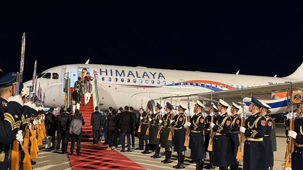प्रधानमन्त्री ओली बेइजिङमा, द्विपक्षीय हितका विविध आयामबारे छलफल गर्ने