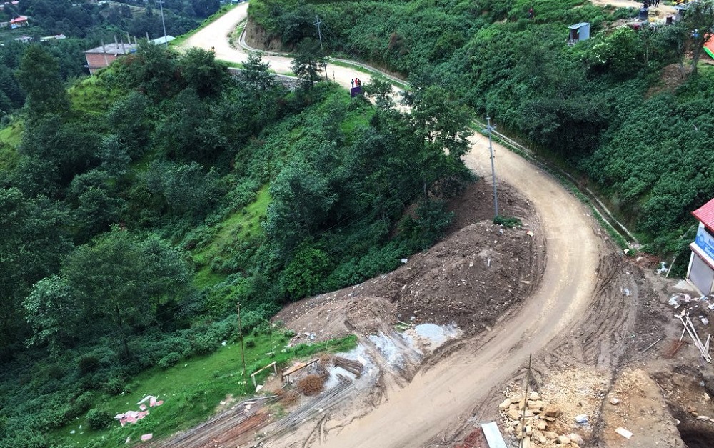 अविरल वर्षाले साँफे – मार्तडी राजमार्ग अवरुद्ध, आवागमन ठप्प