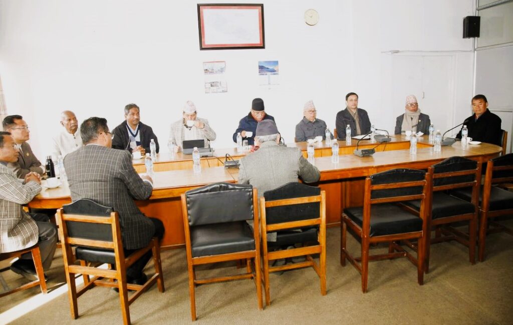 सरकार ढल्ने संकेतः प्रचण्डले सुरू गरे विपक्षीको मोर्चाबन्दी