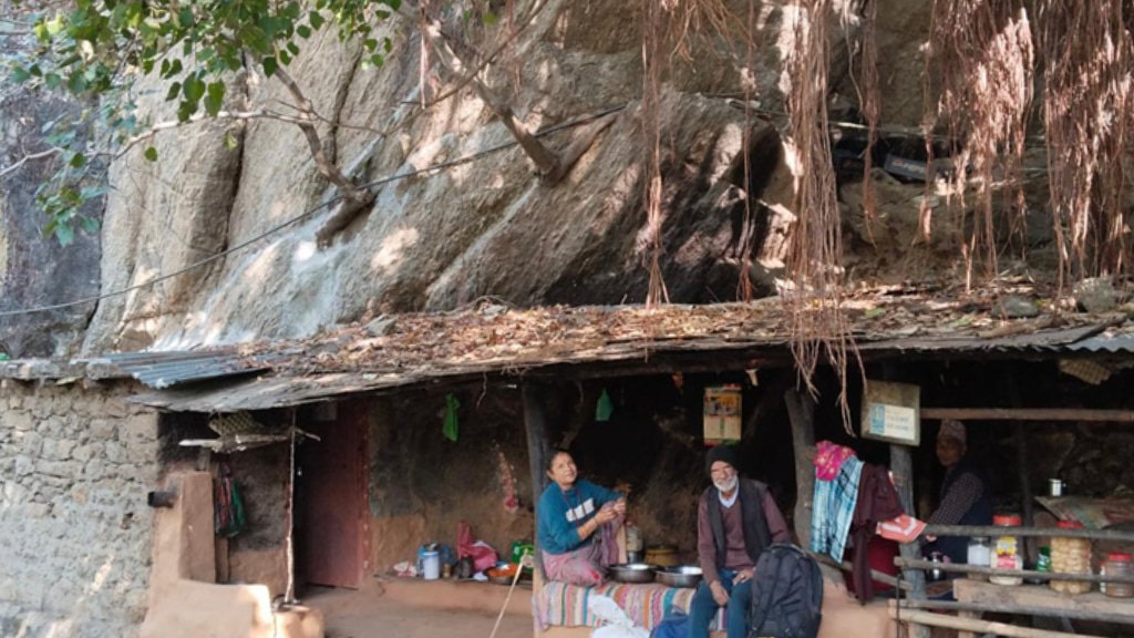 उनन्तीस वर्षदेखि ओडारमा व्यापार