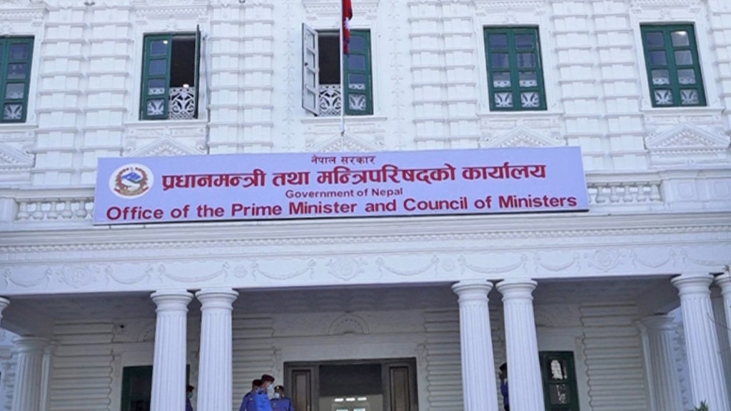 प्रधानमन्त्री कार्यालयले चाल्यो कदम, तीन दिनभित्र कर्मचारी व्यवस्थापन मिलाउन निर्देशन image