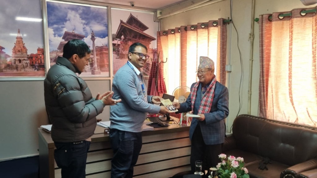 अध्यक्ष विजुक्छेद्वारा भक्तपुर अस्पताल अवलोकन