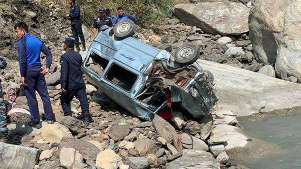 कालीगण्डकी नदीमा इकोभ्यान खस्यो, एकको मृत्यु ३ जना घाइते