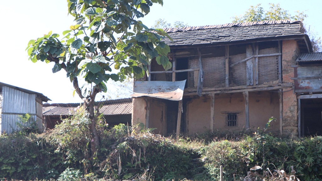 बसाइँसराइले बरेङमा बस्ती सुनसान