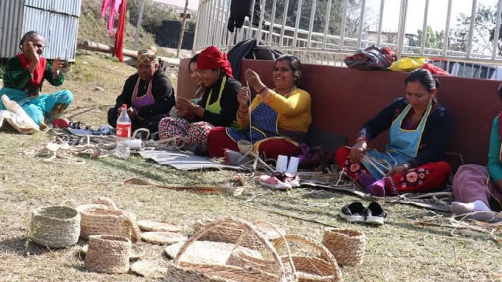 खेर जाने केराको थम्बाबाट उपयोगी सामग्री उत्पादन