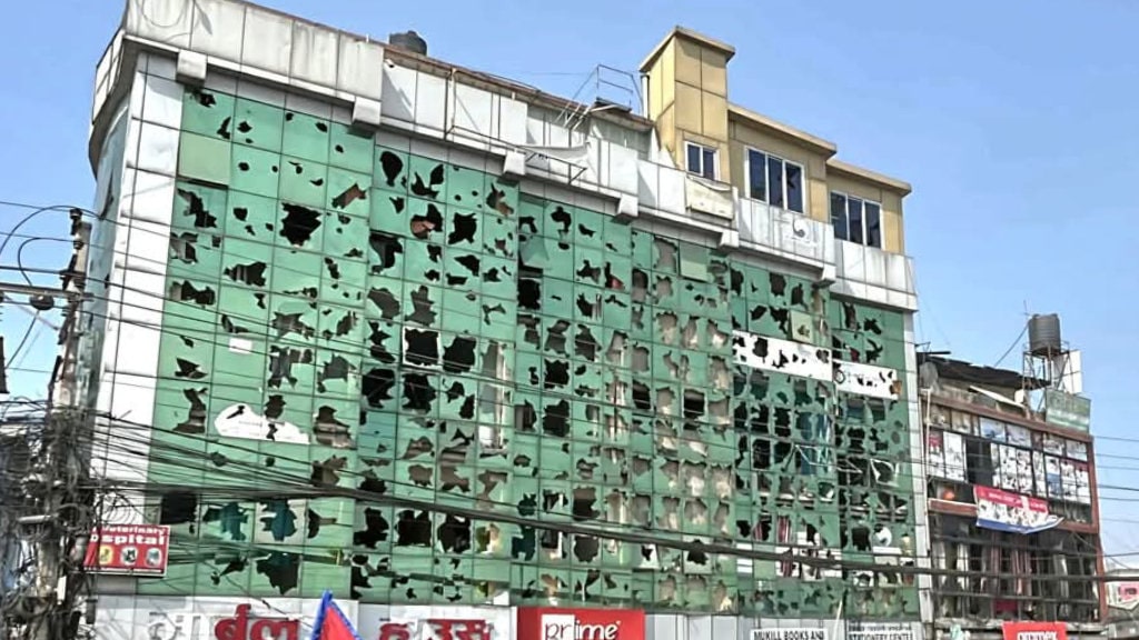 आन्दोलन हिंसात्मक बन्दा एक पत्रकारसहित २ जनाको मृत्यु, ७५ जना सुरक्षाकर्मी घाइते