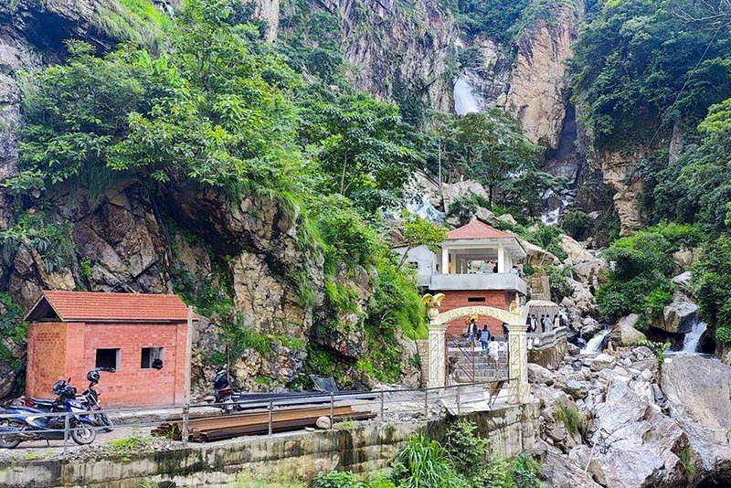 ढुङ्गालाई कलात्मक बनाएर पर्यटक आकर्षित