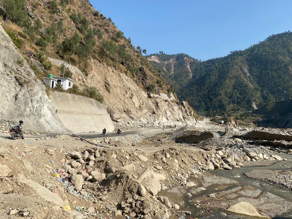 बिपी राजमार्गको क्षतिग्रस्त खण्ड स्थायी रूपमा पुनर्निर्माण गरिँदै