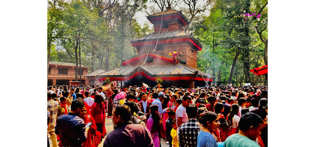 चैते दसैंमा बागलुङ कालिकामा भक्तजनको भिड