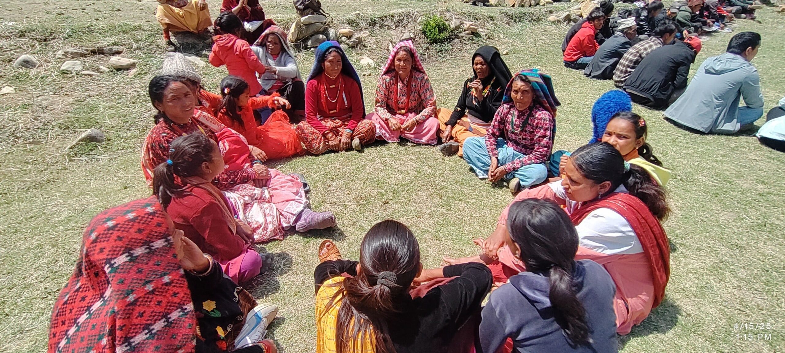 हिमा नदी किनारमै नेमकिपाका अध्यक्ष नारायणमान बिजुक्छेँको कार्यकर्तासंग संवाद