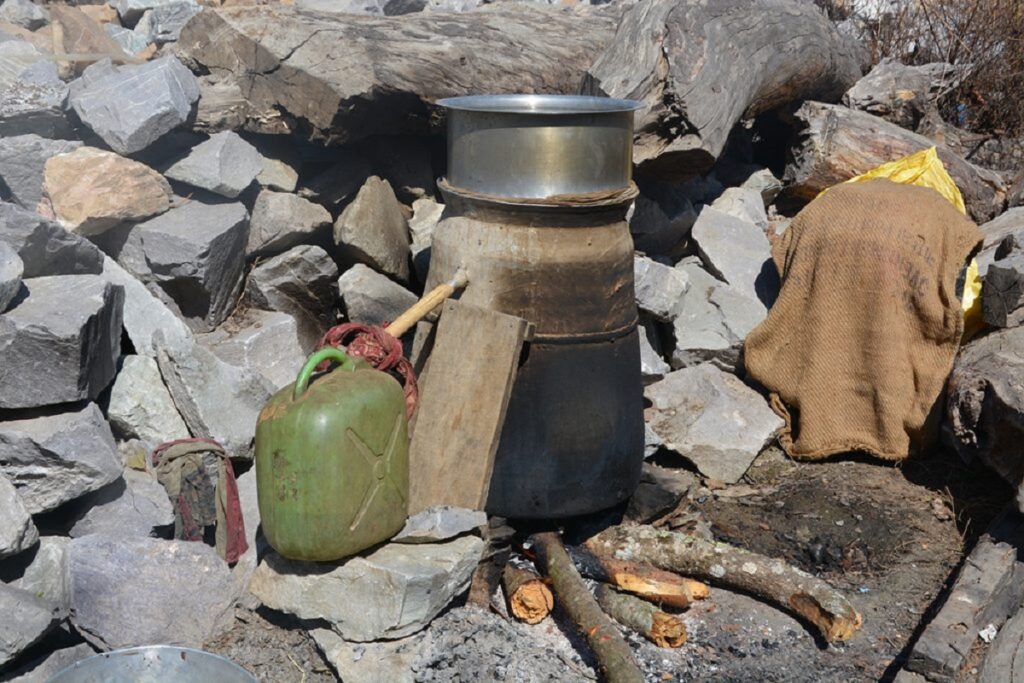 गण्डकीमा वैध हुँदैछ घरेलु मदिरा